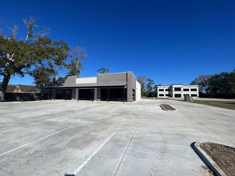 More Photos Of 15127 Perkins Rd, Baton Rouge General Retail For Lease