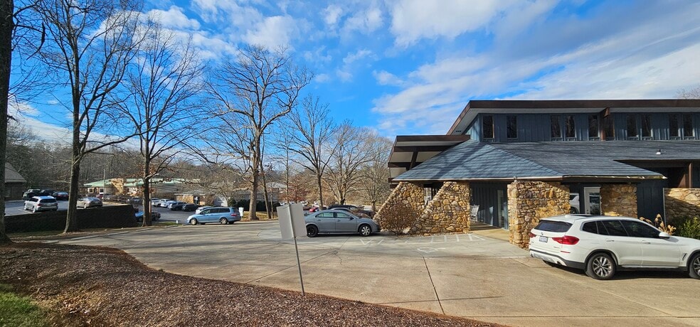 More Photos Of 701 Hartness Rd, Statesville Medical For Sale