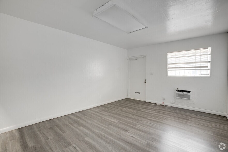 More Photos Of 12110-12158 SW 114th Pl, Miami Unknown For Lease