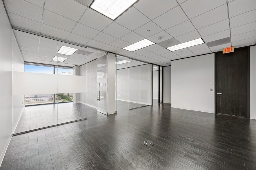 More Photos Of 5065-5075 Westheimer Rd, Houston Office For Lease