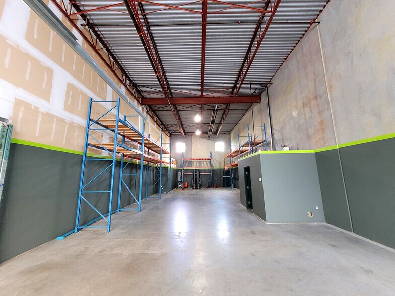 More Photos Of 2071 Kingsway Ave, Port Coquitlam Flex For Sale