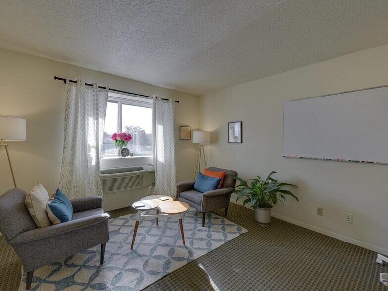 More Photos Of 3939 NE Hancock St, Portland Office For Sale