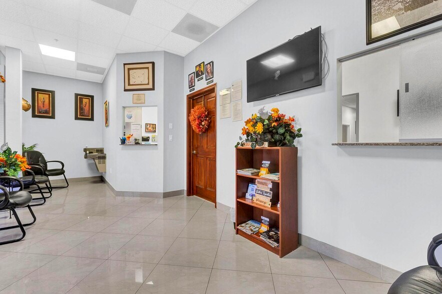 More Photos Of 1757 N University Dr, Pembroke Pines Storefront Retail Office For Lease