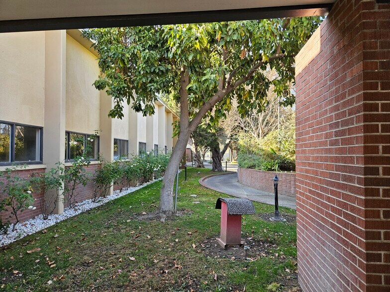 More Photos Of 5731-5933 Stoddard Rd, Modesto Office For Lease