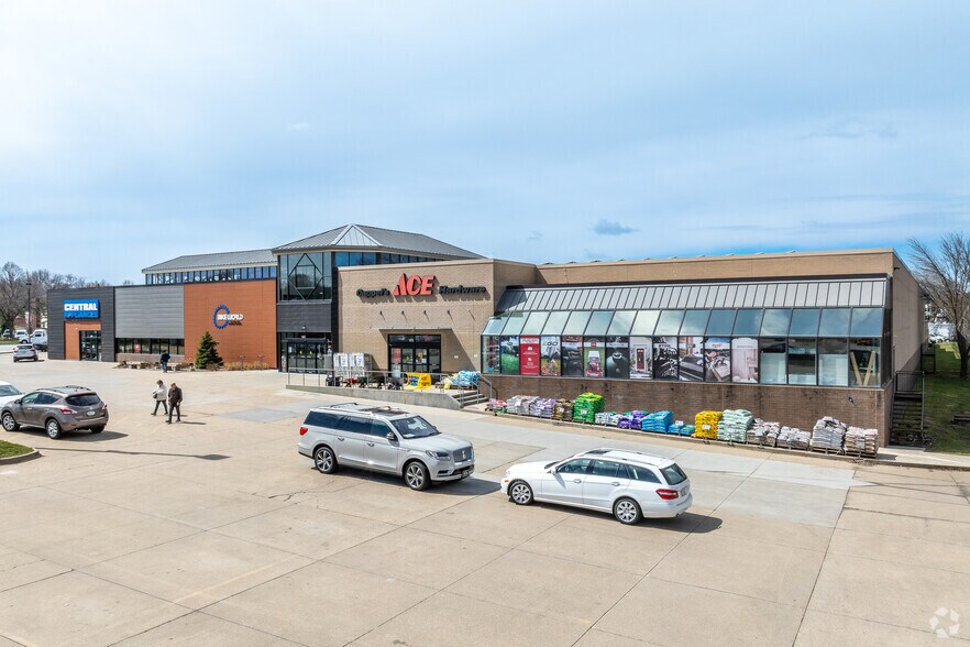 Primary Photo Of 5003 Ep True Pky, West Des Moines Supermarket For Lease