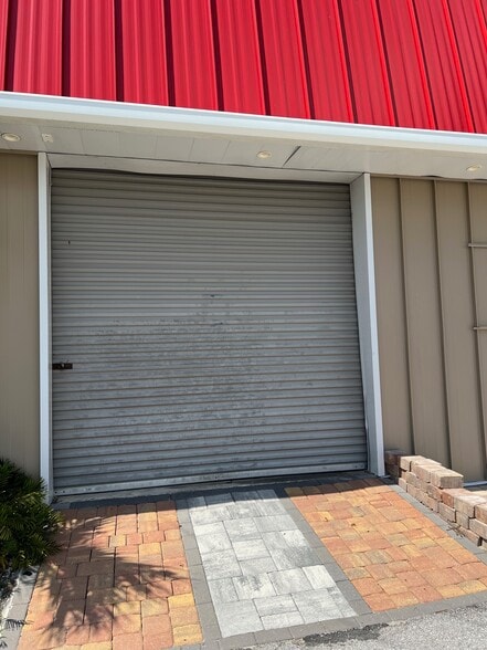 More Photos Of 7425 124th Ave, Largo Warehouse For Lease