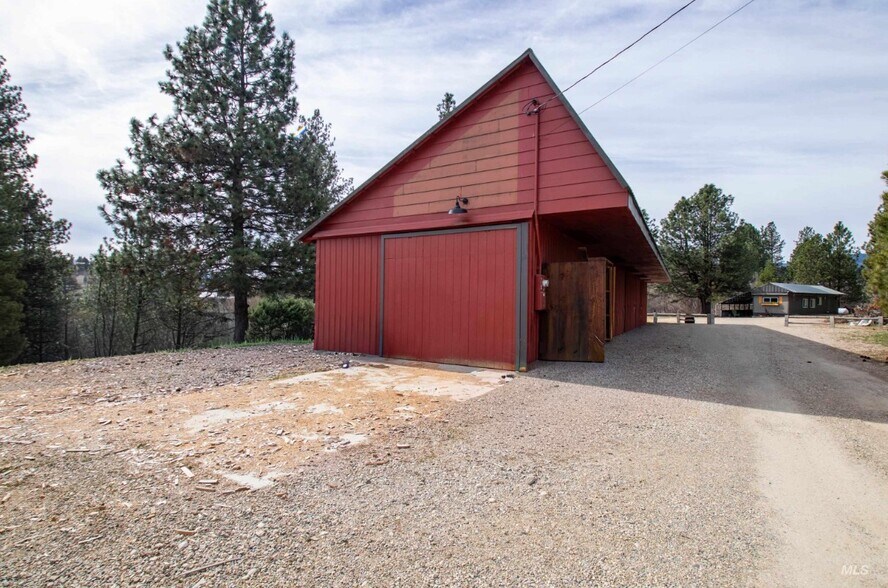 More Photos Of 64 Messick Ln, Garden Valley General Retail For Sale