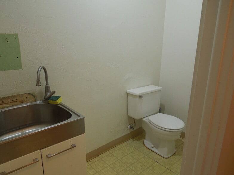 More Photos Of 15 N High St, Covington Storefront For Sale