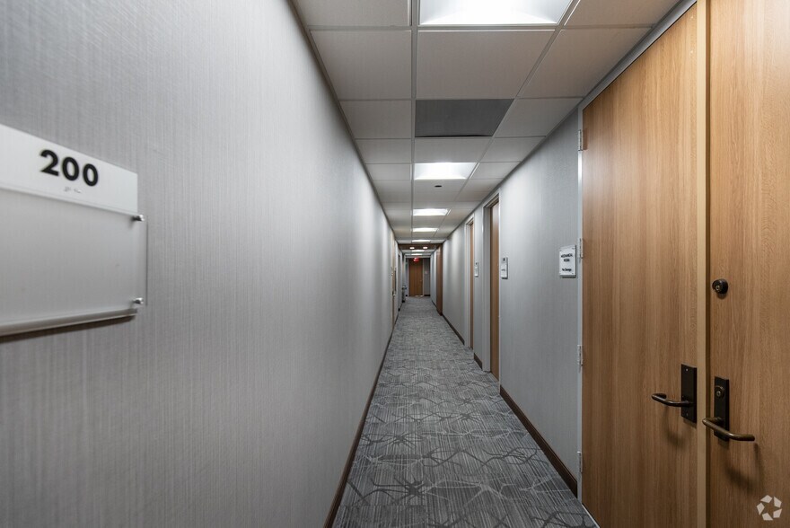 More Photos Of 8100 Oak Ln, Miami Lakes Office For Lease