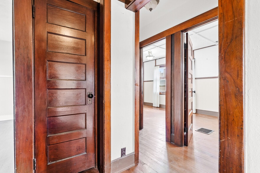 More Photos Of 15522 Madison Ave, Lakewood General Retail For Sale