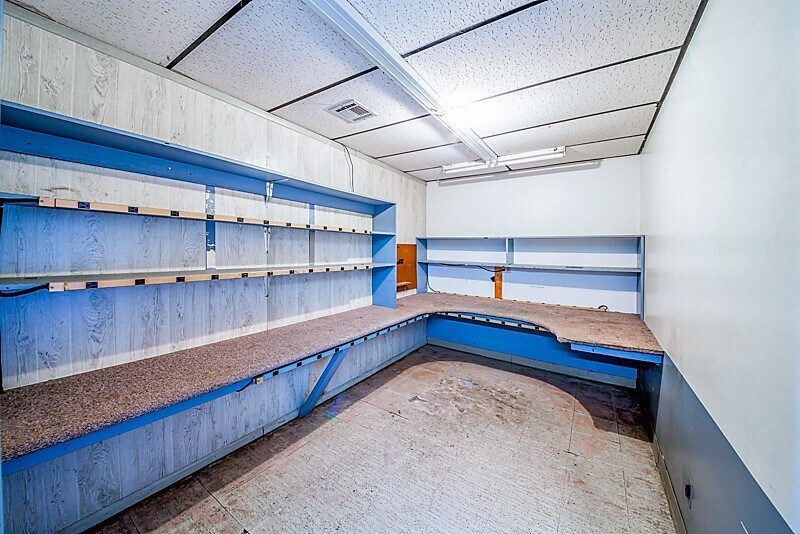 More Photos Of 730 E Eseco Rd, Cushing Warehouse For Sale