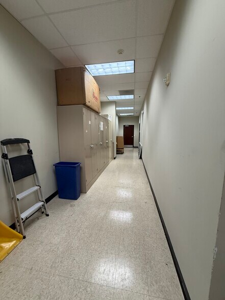 More Photos Of 11 Penns Trl, Newtown Light Distribution For Lease