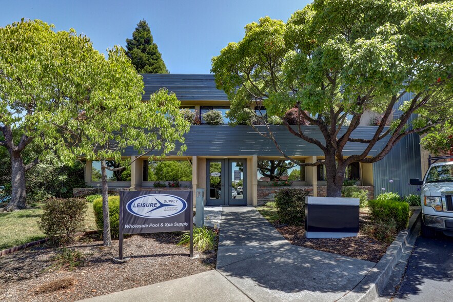 More Photos Of 210 Classic Ct, Rohnert Park Warehouse For Lease