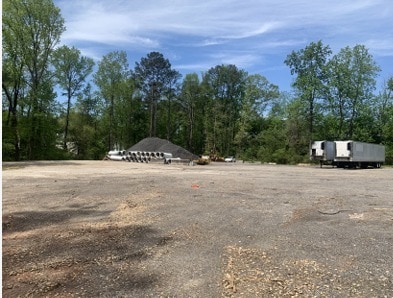 Primary Photo Of 4333 Moreland Ave, Ellenwood Service For Lease