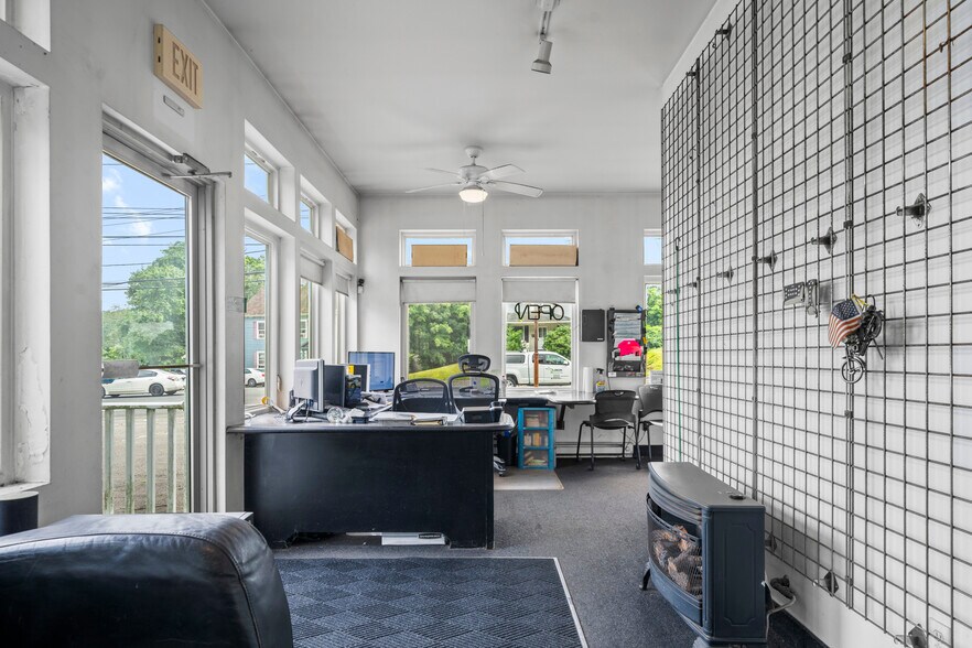 More Photos Of 202 Union St, Vernon Auto Repair For Sale