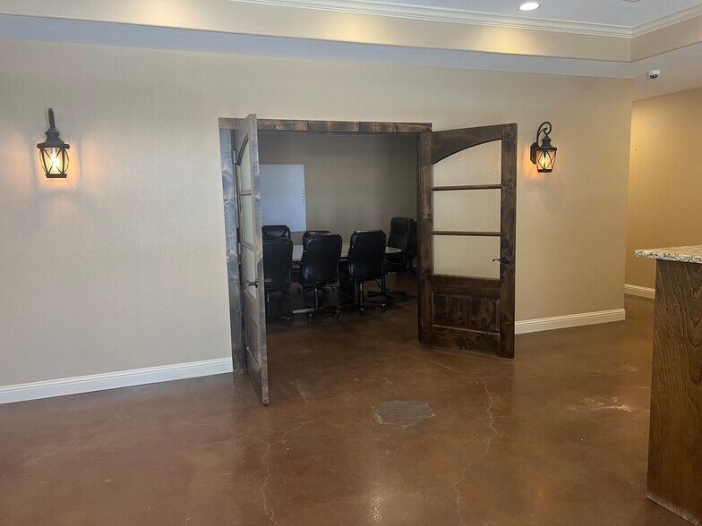 More Photos Of 6413 N State Highway 349, Midland Warehouse For Lease