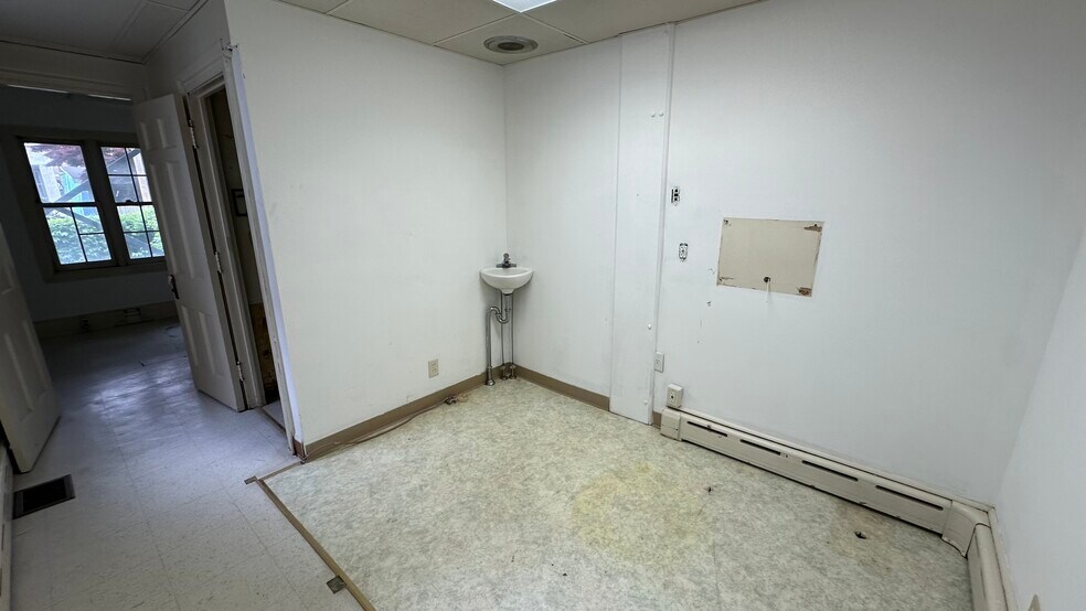 More Photos Of 28 N 3rd St, Easton Office Residential For Lease