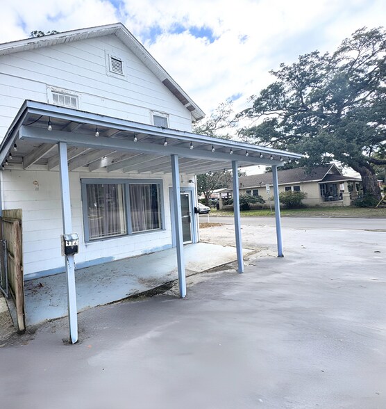 More Photos Of 412 S E St, Pensacola Storefront Retail Residential For Lease