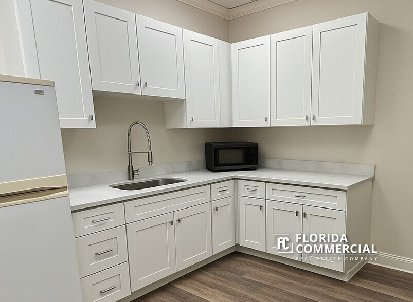 More Photos Of 2300 SE Monterey Rd, Stuart Office For Sale