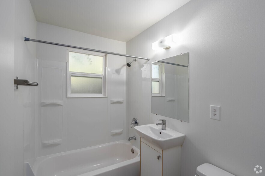 More Photos Of 512 5th Ave W, Seattle Apartments For Sale