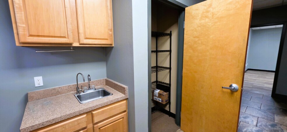 More Photos Of 402 Chairman Ct, DeBary Warehouse For Lease