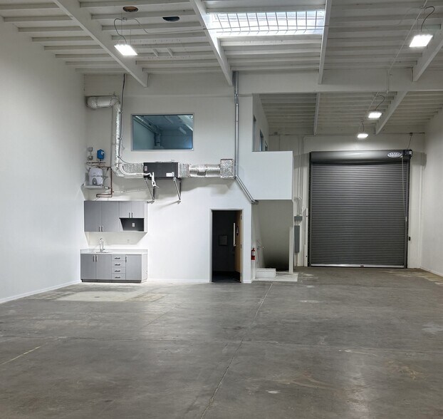More Photos Of 404-420 Pendleton Way, Oakland Warehouse For Lease