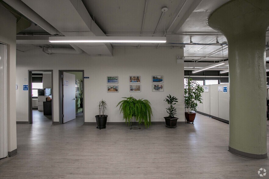 More Photos Of 47-09 30th St, Long Island City Light Manufacturing For Lease