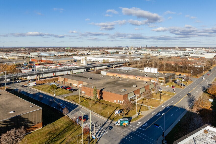 More Photos Of 93-97 Boul Hymus, Pointe-claire Distribution For Lease