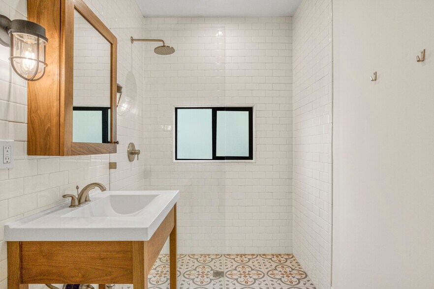 More Photos Of 732 Robinson St, Los Angeles Apartments For Sale