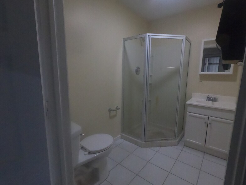 More Photos Of 109 S 11th Ave, Maywood Warehouse For Sale