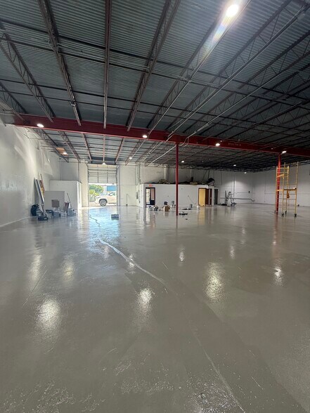 More Photos Of 5431-5441 NW 15th St, Margate Warehouse For Lease