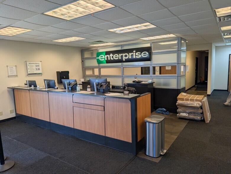 More Photos Of 333 W Dickman Rd, Battle Creek Auto Repair For Lease