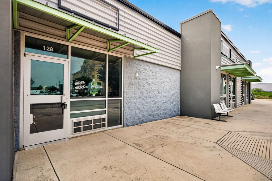 More Photos Of 8114 City Base Landing, San Antonio Unknown For Lease