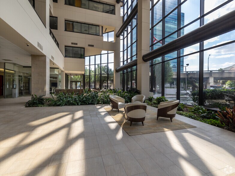 More Photos Of 1200 Riverplace Blvd, Jacksonville Office For Lease