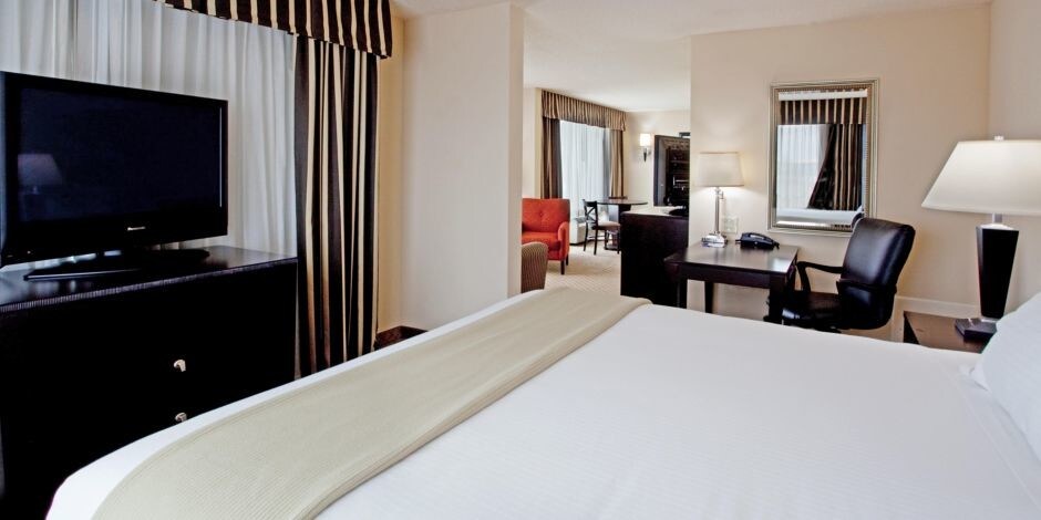 More Photos Of 121 Truman Ave, Newberry Hotel For Sale