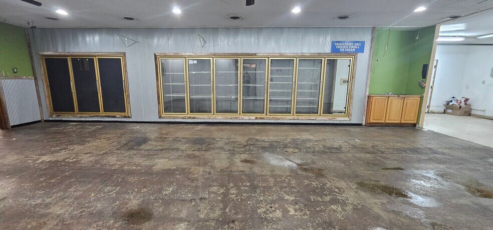 More Photos Of 100 W Pleasant, Cincinnati General Retail For Sale
