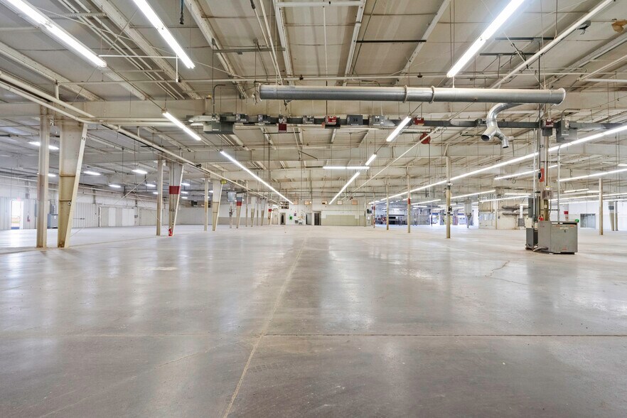 More Photos Of 1674 N Industrial Ave, Ottawa Manufacturing For Sale