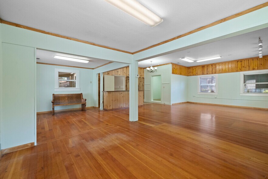 More Photos Of 1137 CA-4 Hwy, Arnold General Retail For Sale