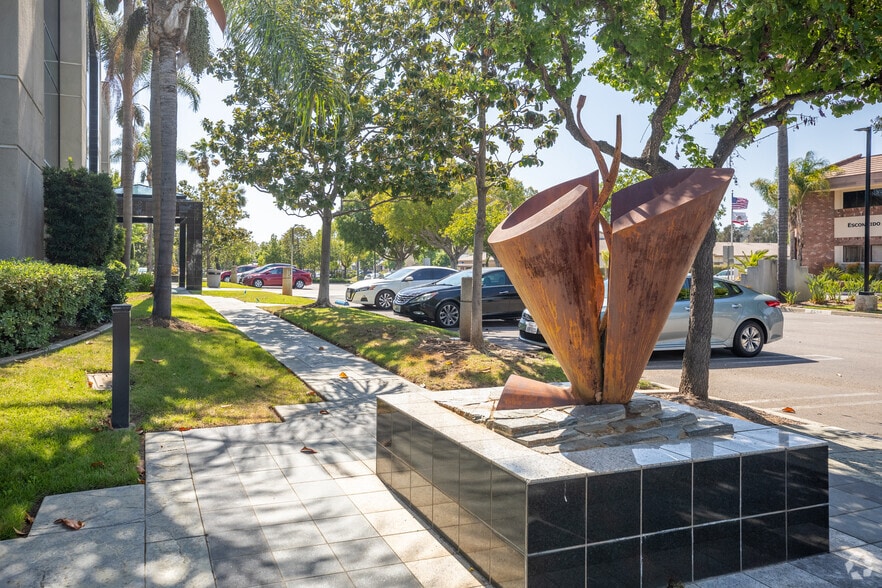 More Photos Of 221 W Crest St, Escondido Office For Sale