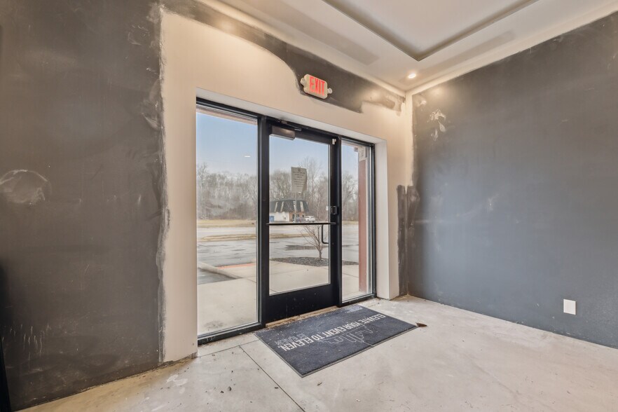 More Photos Of 2502 E Michigan Ave, Ypsilanti Freestanding For Lease