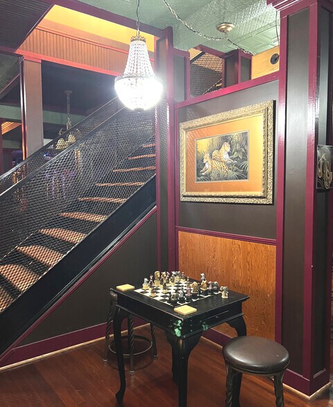 More Photos Of 32 Franklin St, Martinsville Storefront For Sale