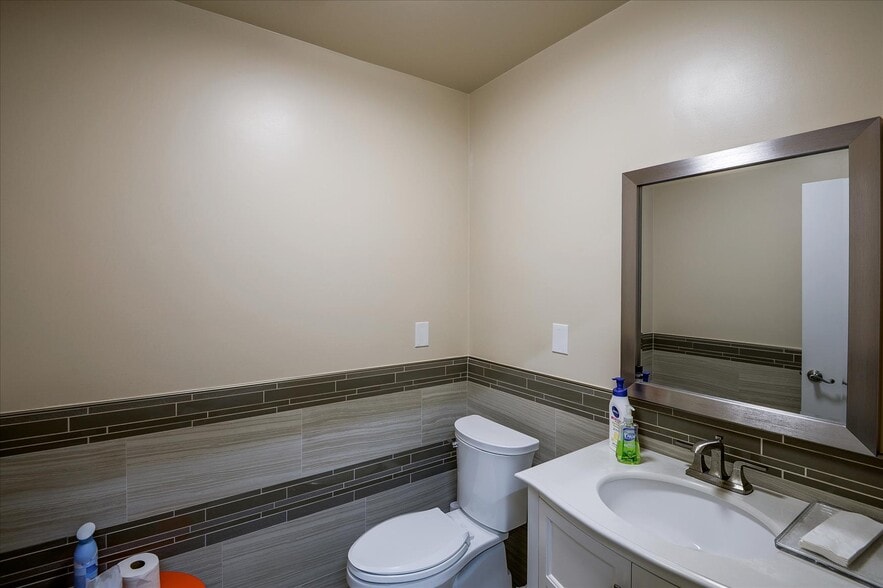 More Photos Of 950 E El Camino Real, Sunnyvale Freestanding For Lease