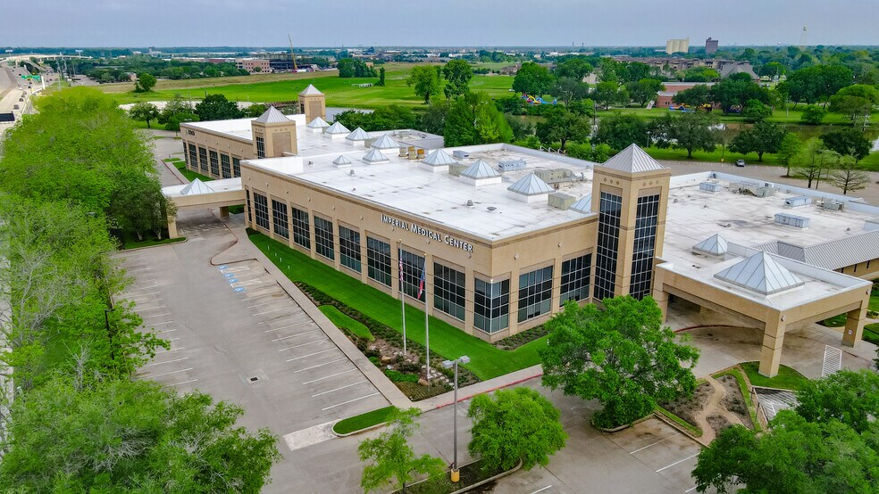 More Photos Of 1111-1211 Highway 6, Sugar Land Medical For Lease