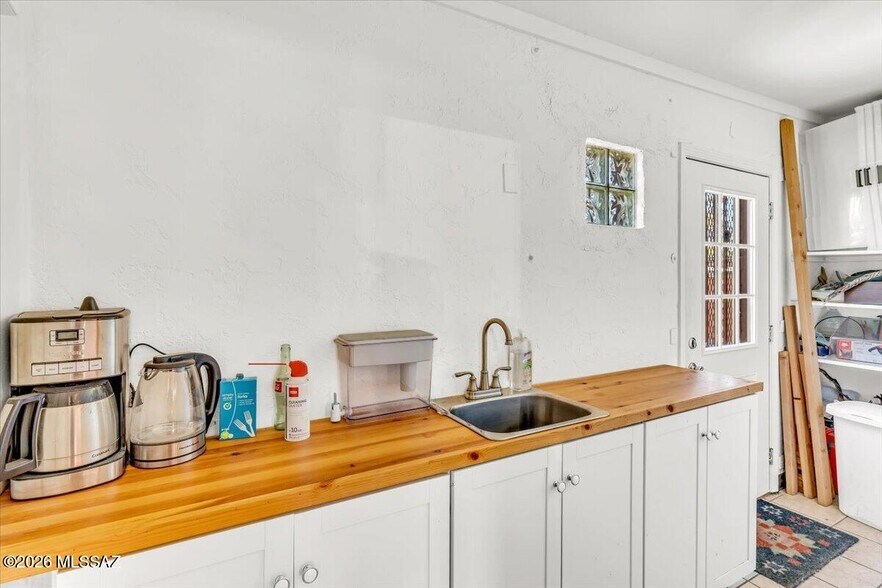More Photos Of 2561-2563 E Fort Lowell Rd, Tucson Freestanding For Sale