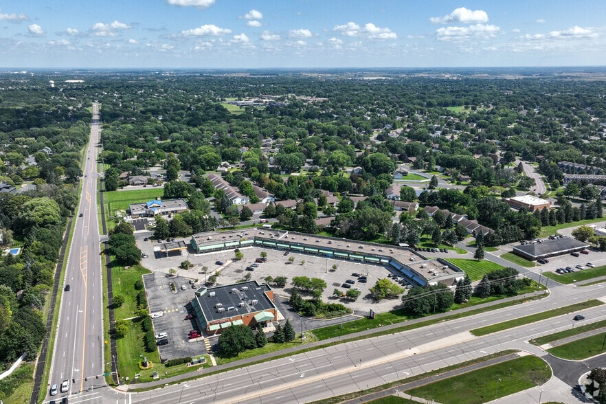 More Photos Of 14050 Pilot Knob Rd, Apple Valley General Retail For Lease