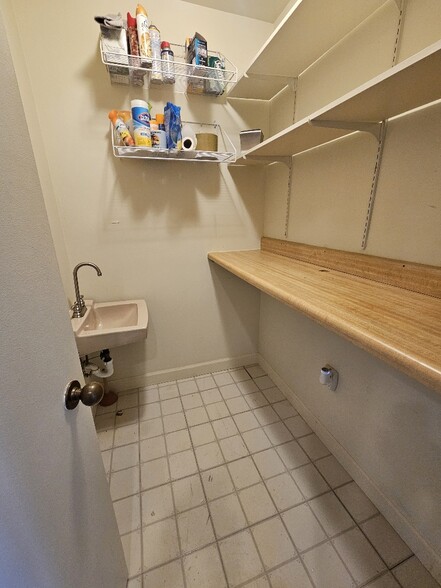 More Photos Of 11700-11706 Bowman Green Dr, Reston Office For Sale