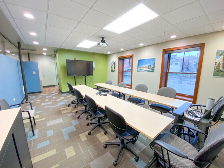 More Photos Of 10 S Shumway Ave, Batavia Office For Lease