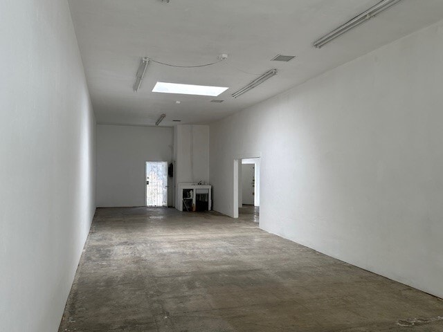 More Photos Of 11012 Magnolia Blvd, North Hollywood Storefront For Lease