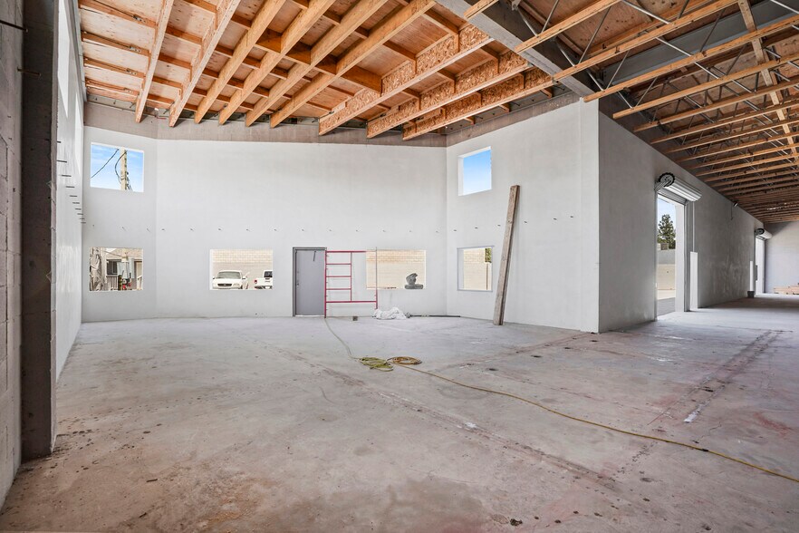 More Photos Of 10926 Randall St, Sun Valley Warehouse For Lease