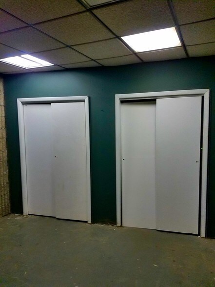 More Photos Of 436 Spencer St, Staten Island Warehouse For Sale